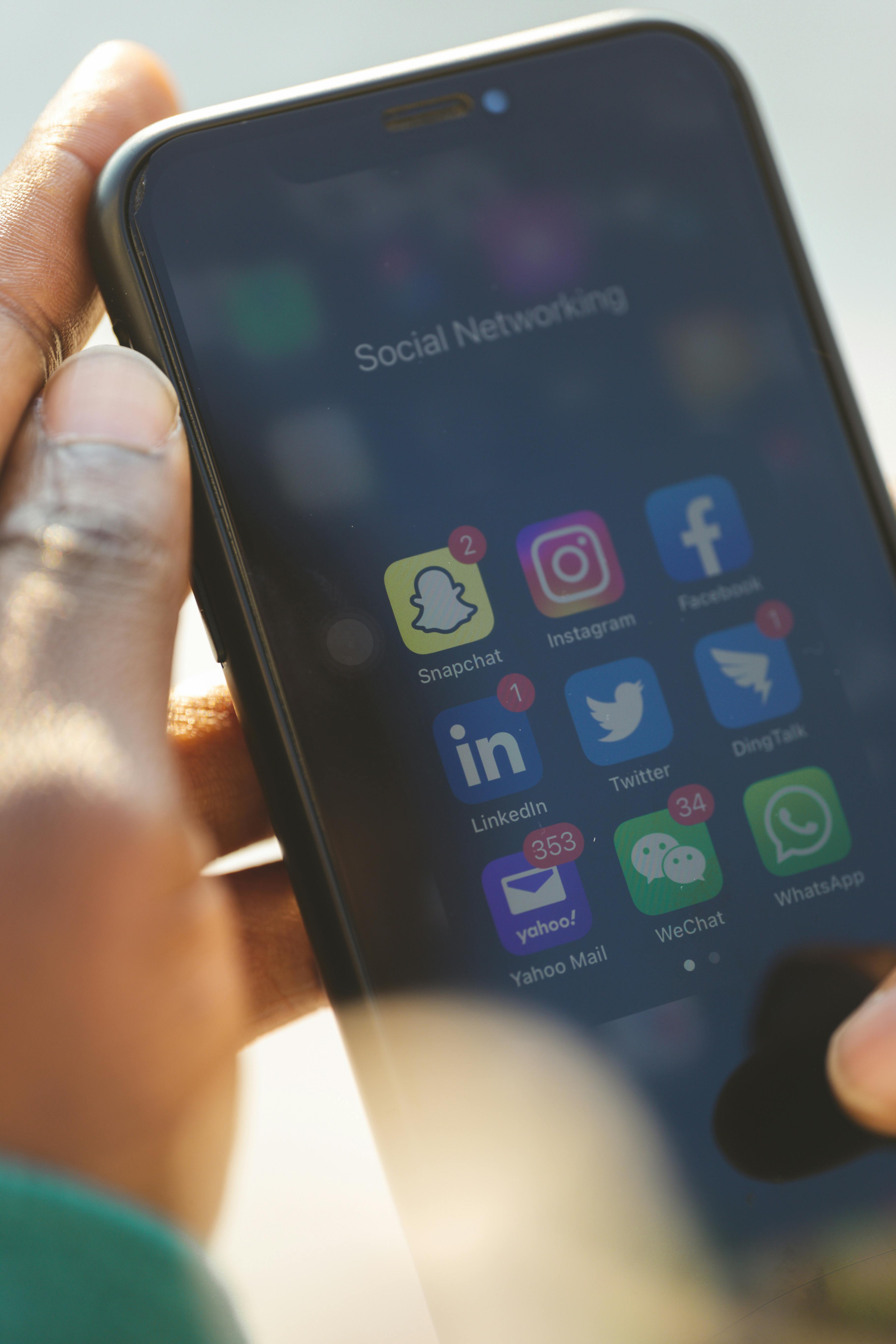 Une bonne utilisation des plateformes sociales peut aider à trouver un emploi